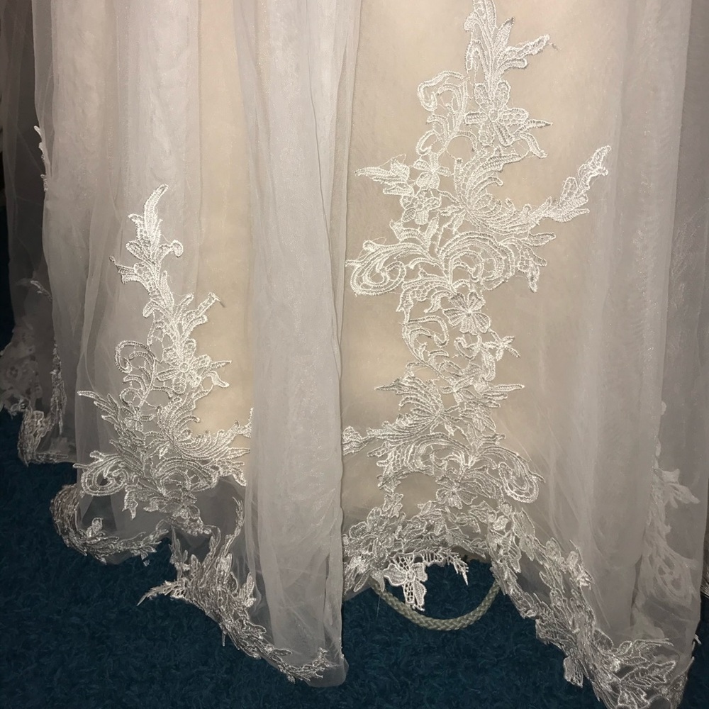 Wedding Dress - Picture 7 of 8
